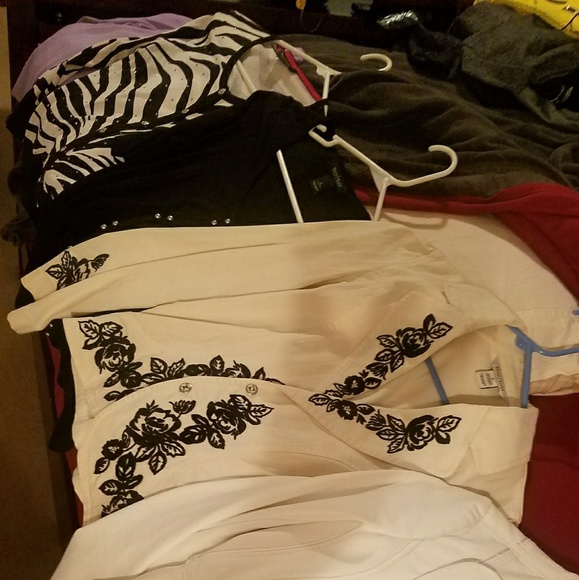 Women's clothing - Picture 5 of 5